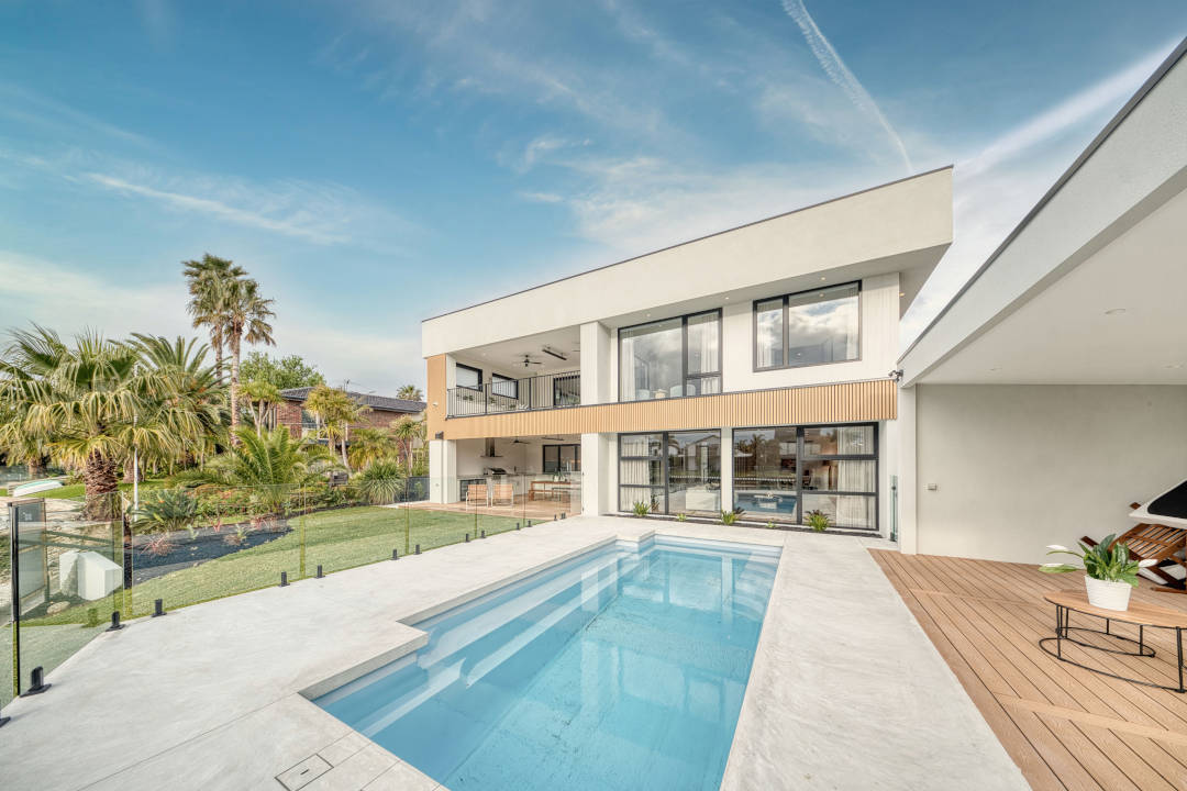 Auburn Cover Tom_Taylor_Building_Pty_Ltd_Builders_Coast + Country_Country Home_Melbourne Home Design + Living