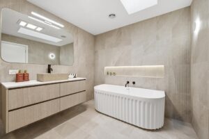 MODERN BATHROOM, INVERLOCH BUILDERS